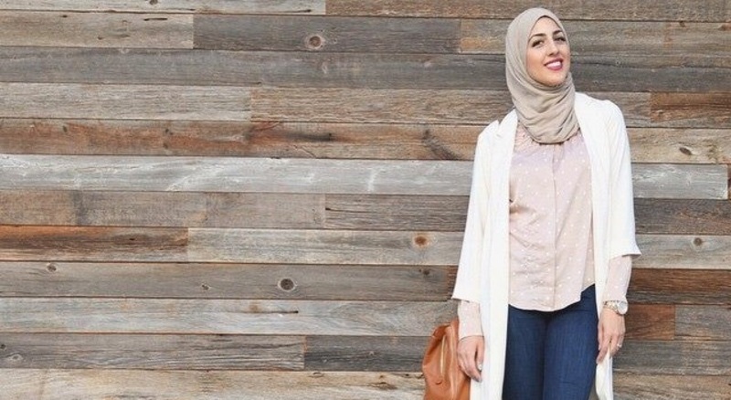 صور لمصرية محجبة تعيش في أمريكا تلفت الأنظار بأناقتها